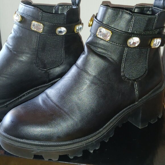 CUSHIONAIRE Women's Julie Chelsea boot with Jeweled strap +Memory Foam (size 9) - Picture 11 of 12